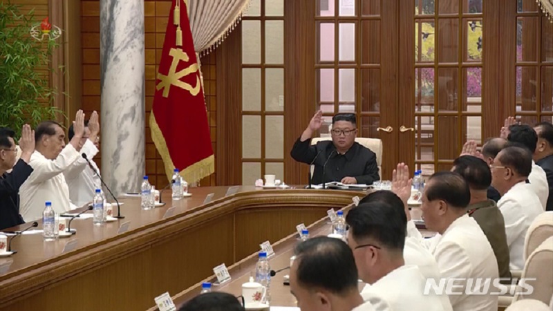 노동당 정치국회의 주재하는 김정은, 썸네일
