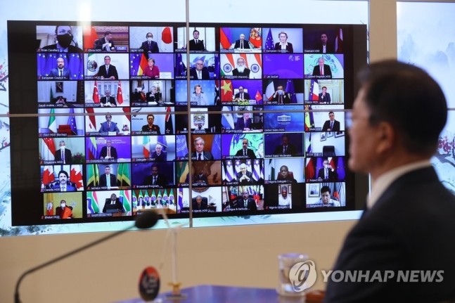 조 바이든 미국 대통령 발언 듣는 문재인 대통령-기후정상회의 썸네일