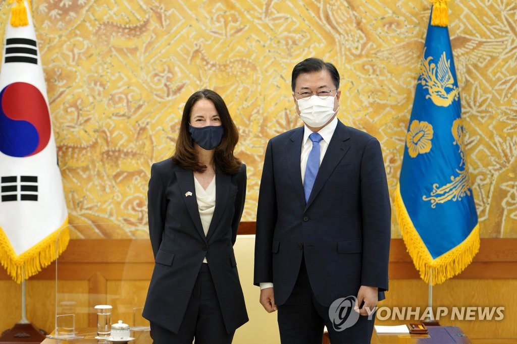 文대통령, 헤인스 美국가정보국장 접견 썸네일