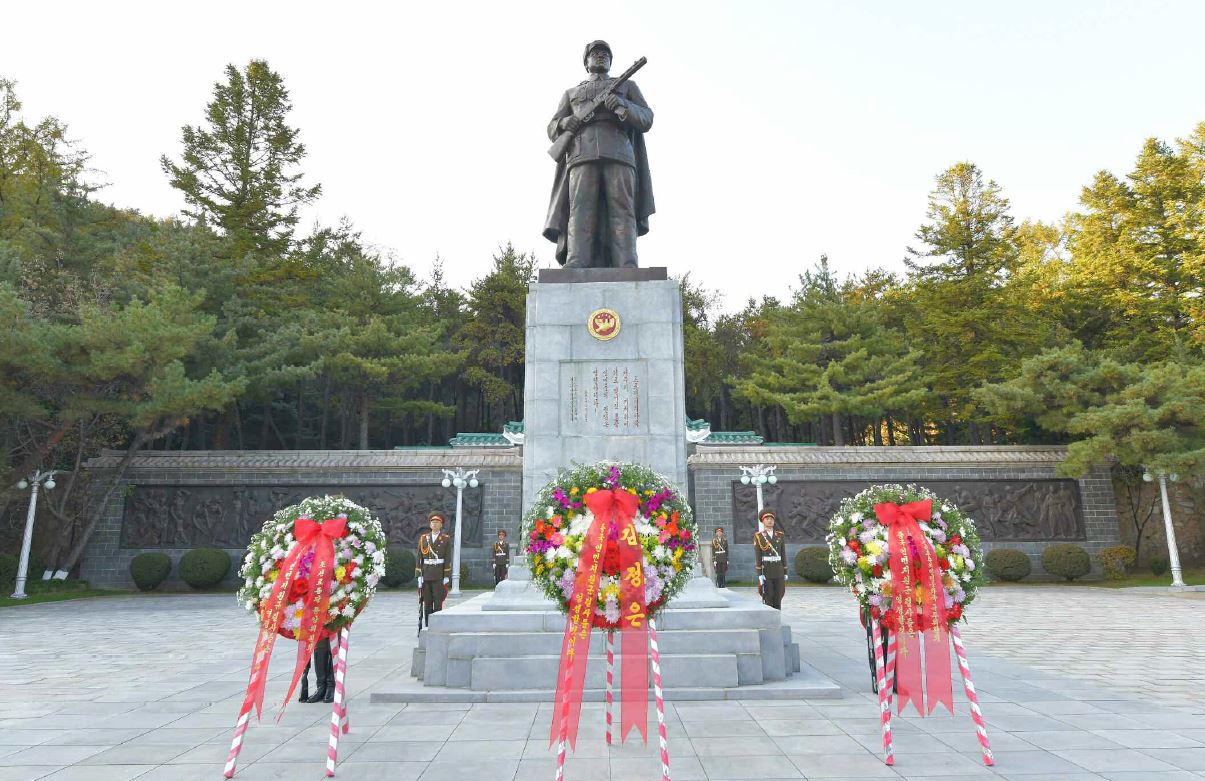 김정은, 중국군의 6.25참전 71주년 맞으며 참전군인 묘에 화환 썸네일