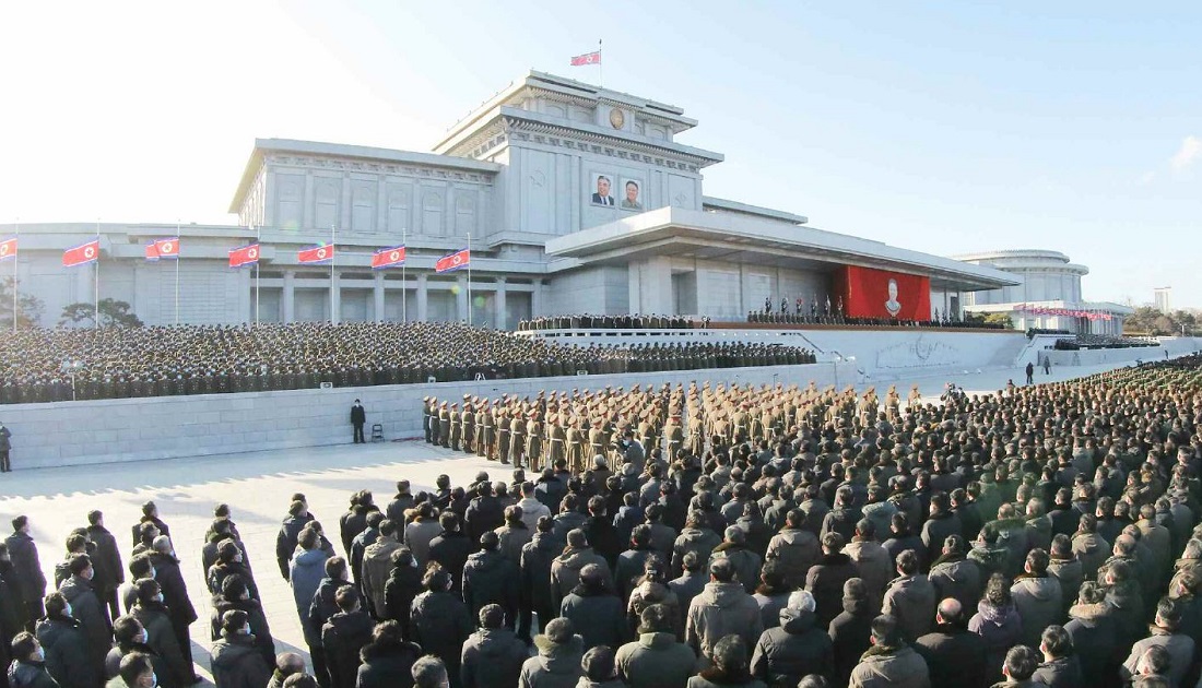 평양 금수산궁전 앞에서 열린 김정일 사망 10주기 행사 : 썸네일