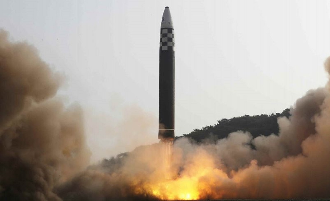 화성-17형 신형 ICBM 발사한 北 : 미국과 장기대결전 준비 썸네일